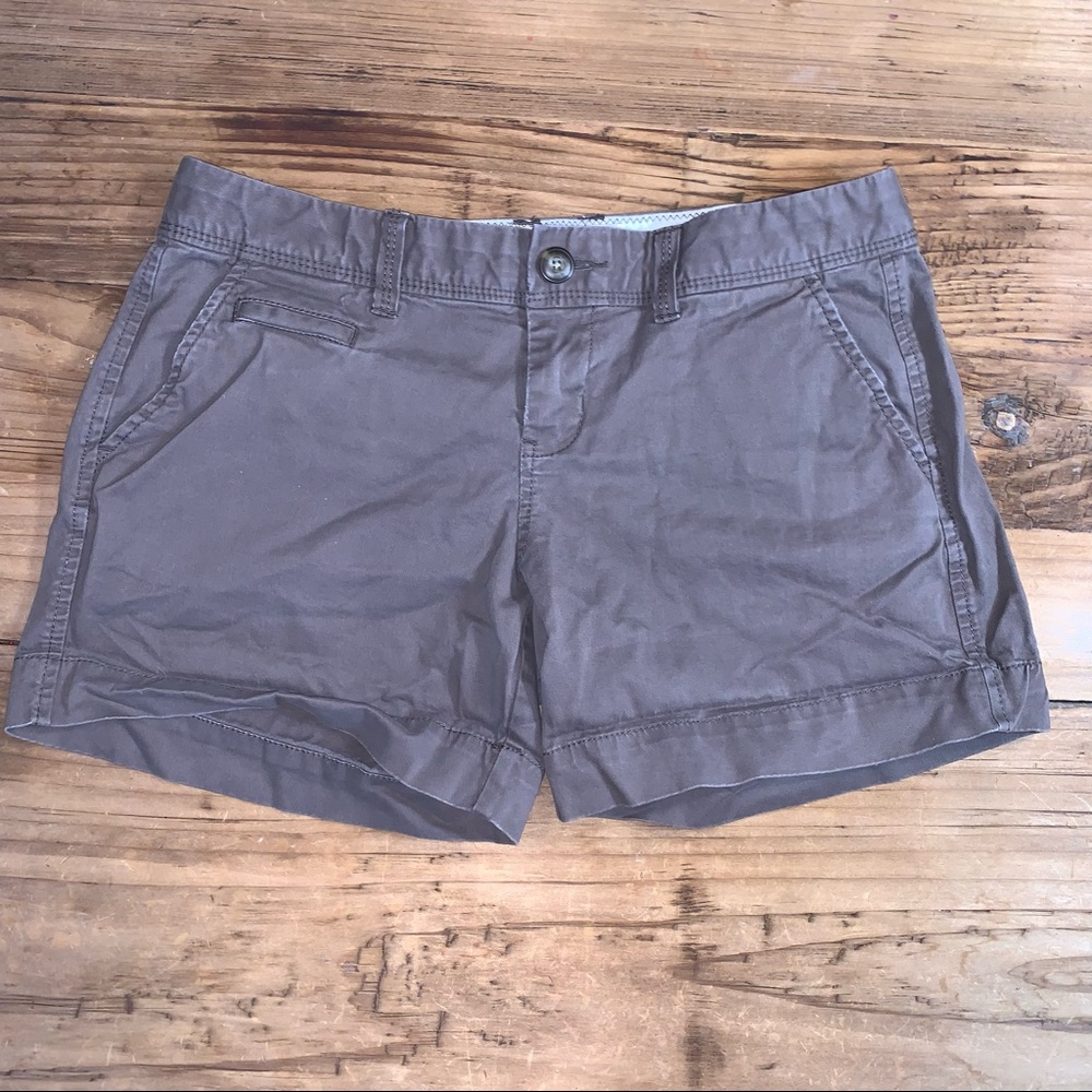 Old Navy 5” Low Rise Size 2 Shorts